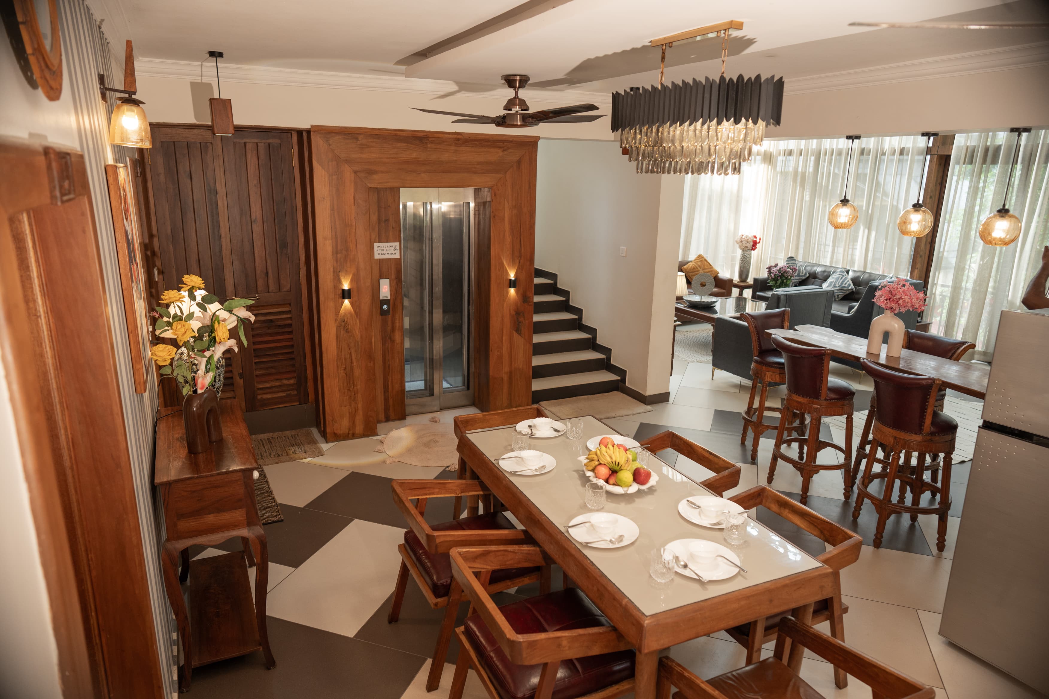 Villa15 living and dining image 1