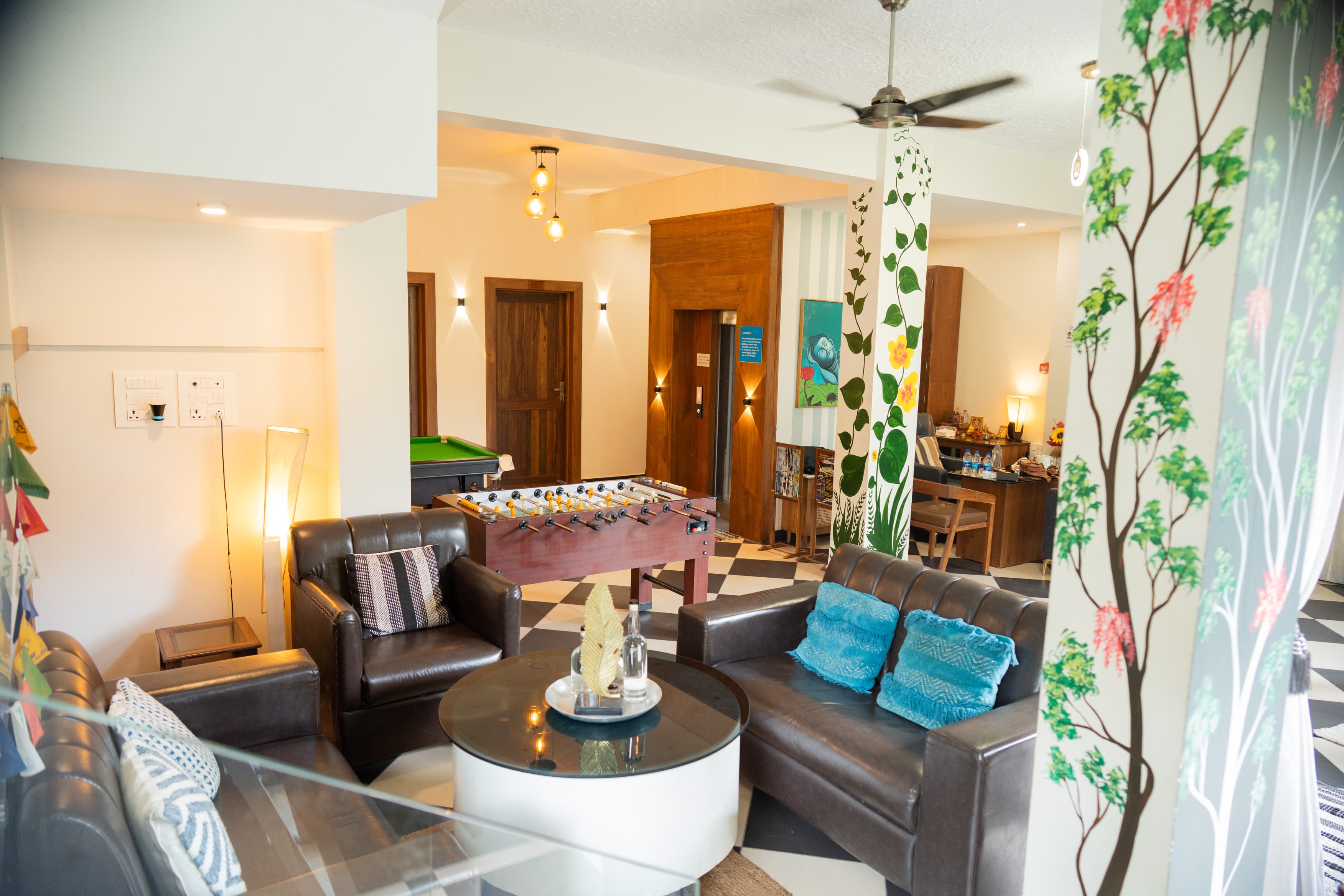 Living Room image 22