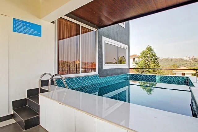 Swimming Pool image 9